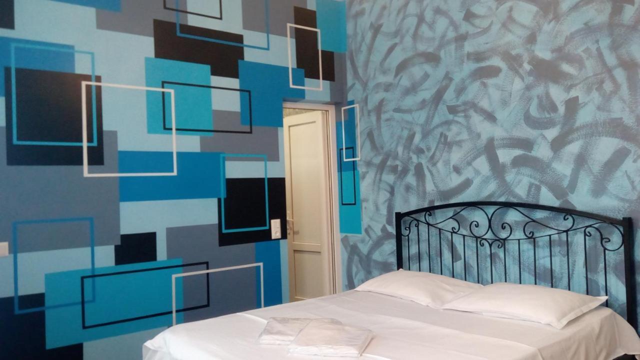 Hotel Isani Tbilisi Værelse billede
