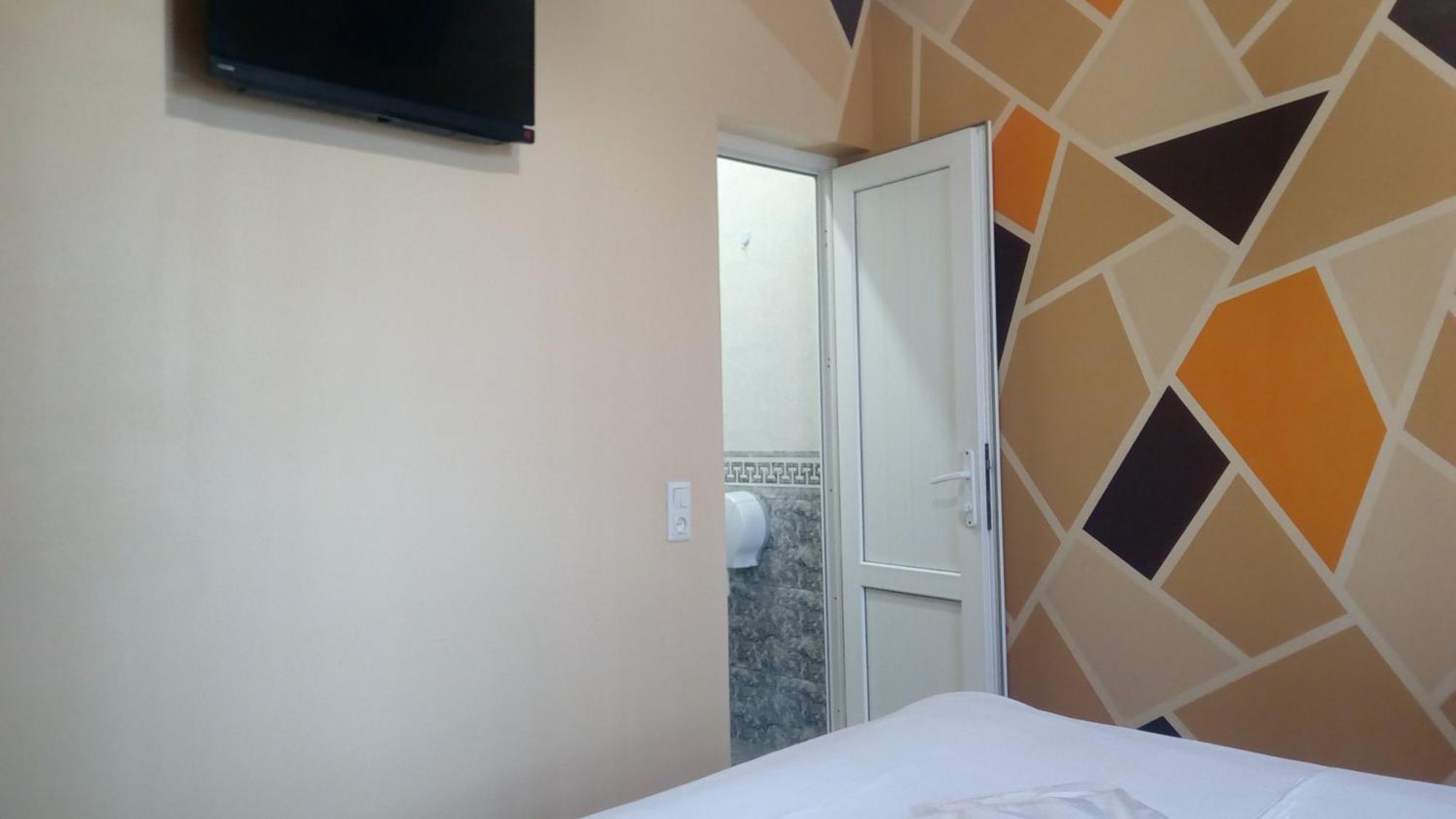 Hotel Isani Tbilisi Værelse billede