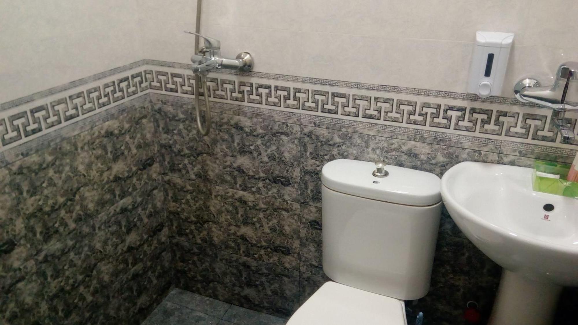 Hotel Isani Tbilisi Værelse billede